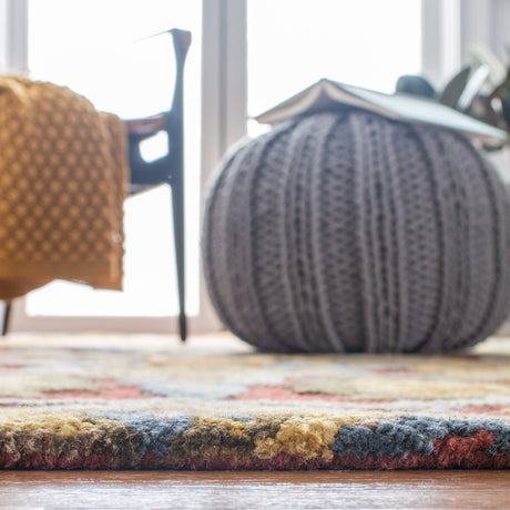 Safavieh Blossom Blm402Q Red/Multi Rug.