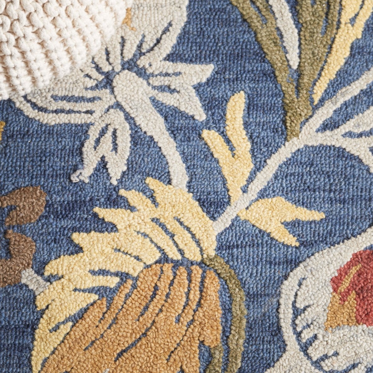 Safavieh Blossom Blm405N Navy/Red Rug.