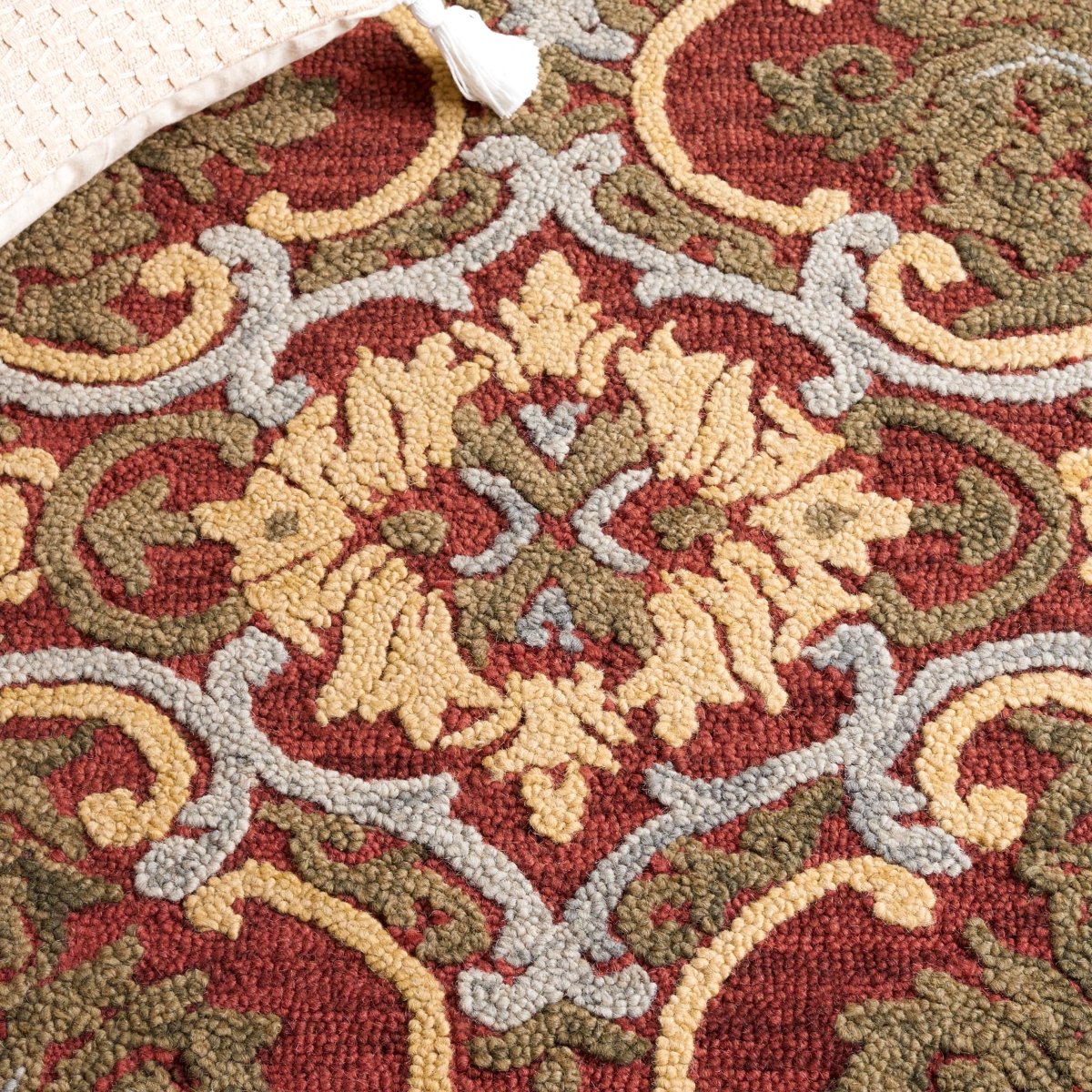 Safavieh Blossom Blm422Q Red/Gold Rug.