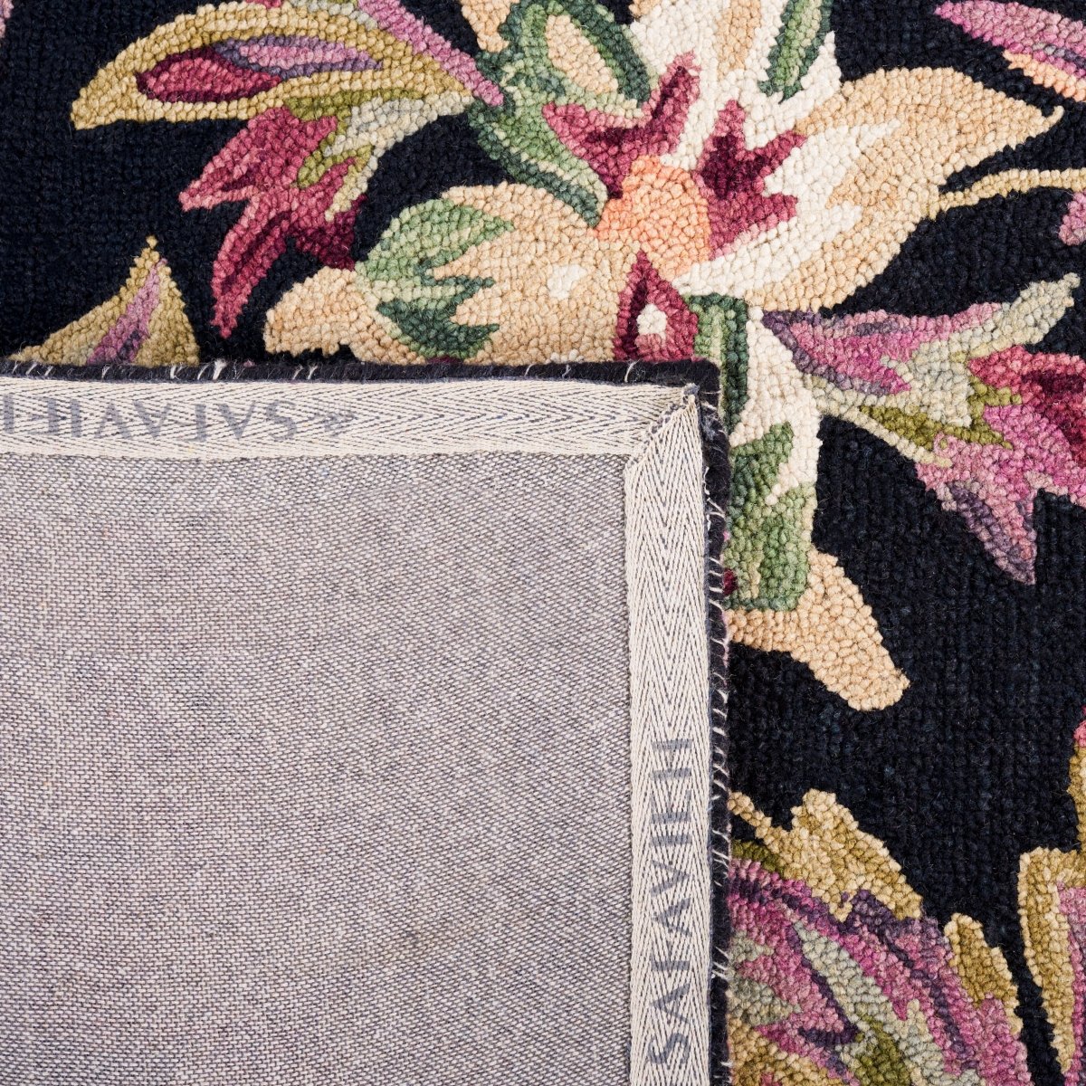 Safavieh Blossom Blm467Z Black/Plum Rug.