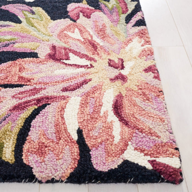 Safavieh Blossom Blm467Z Black/Plum Rug.