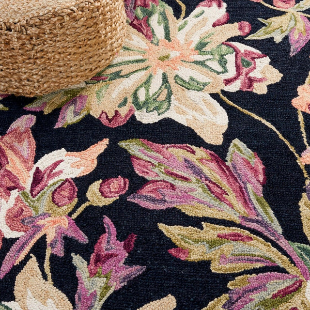 Safavieh Blossom Blm467Z Black/Plum Rug.