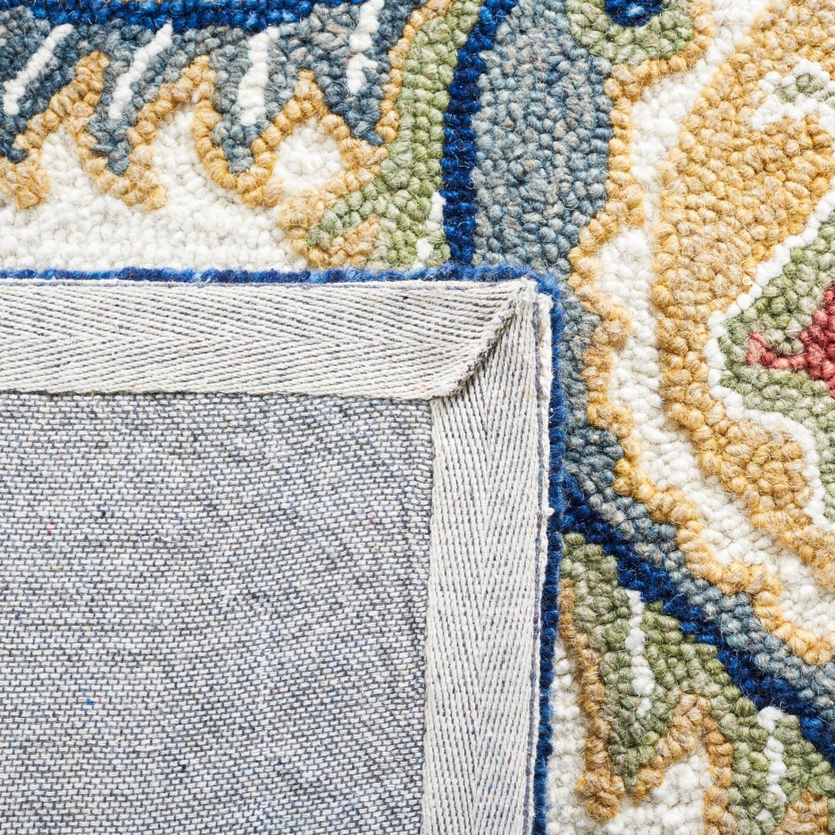 Safavieh Blossom Blm561A Ivory/Green Rug.