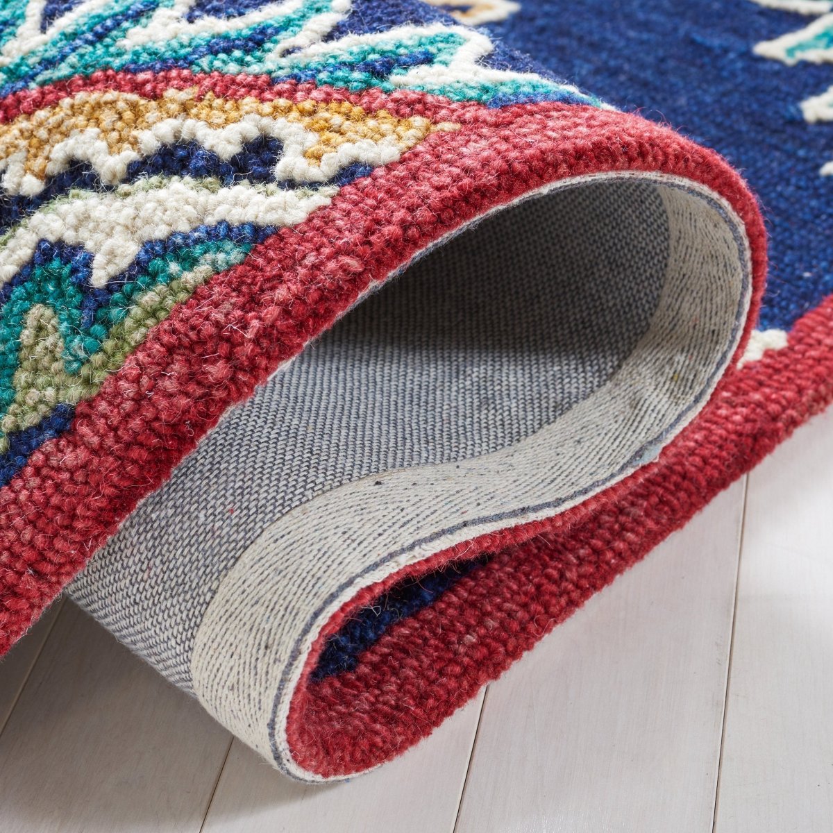 Safavieh Blossom Blm561N Navy/Ivory Rug.