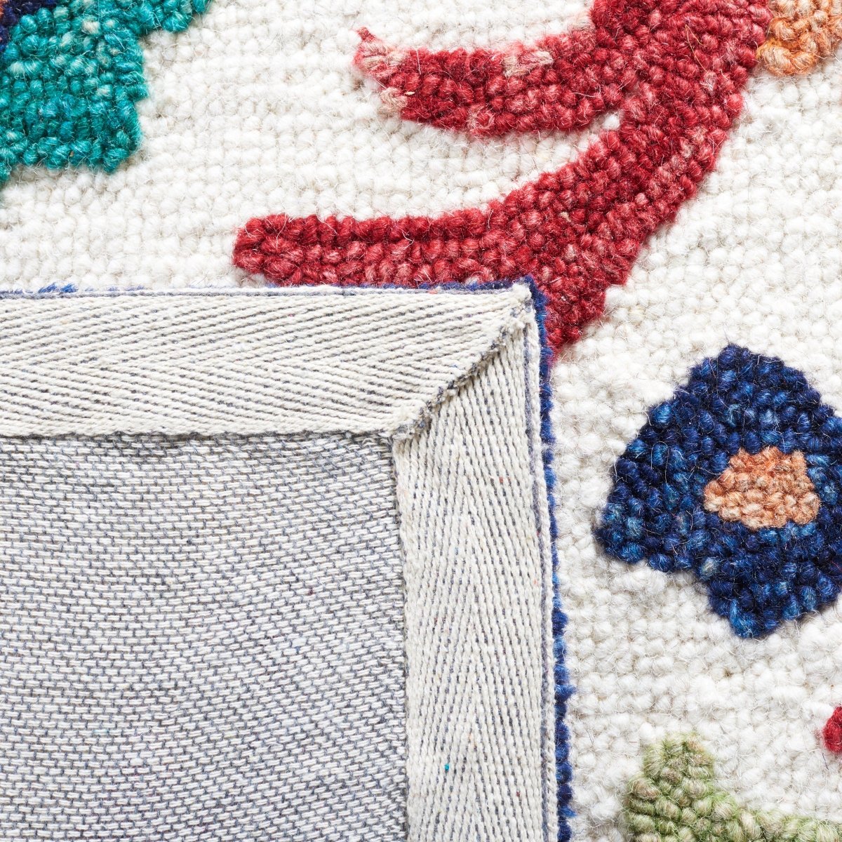 Safavieh Blossom Blm563A Ivory/Green Rug.