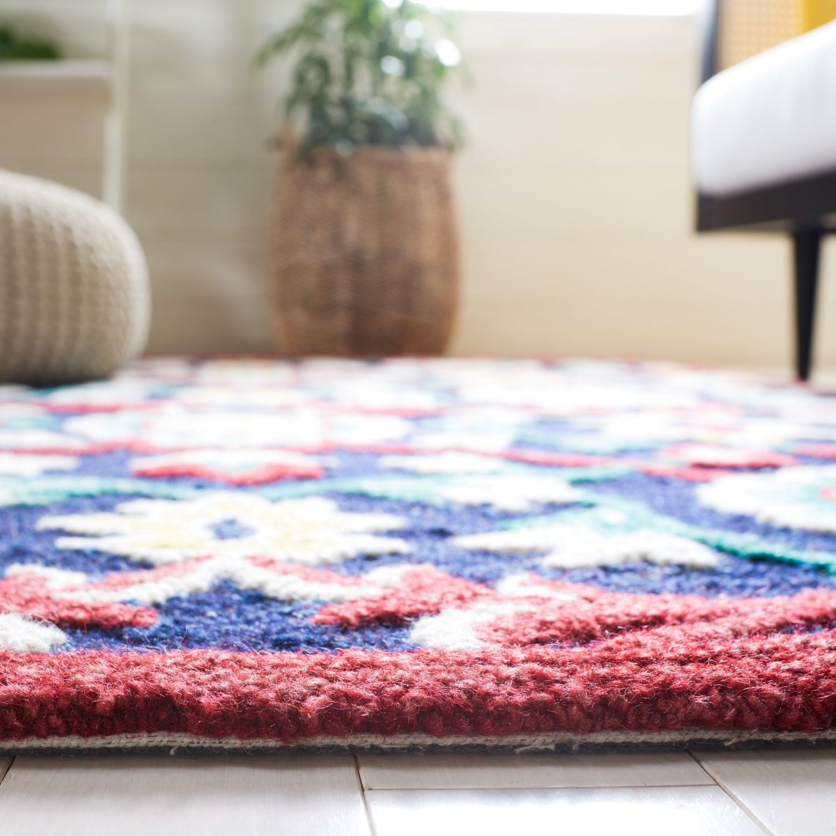 Safavieh Blossom Blm564N Navy/Red Rug.