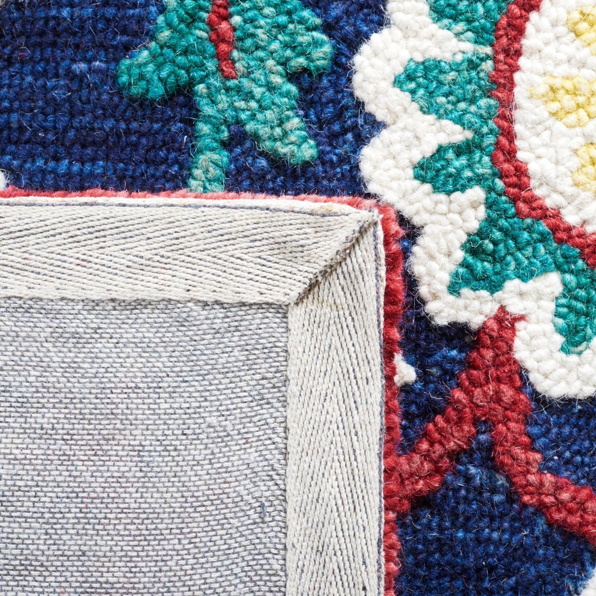 Safavieh Blossom Blm564N Navy/Red Rug.