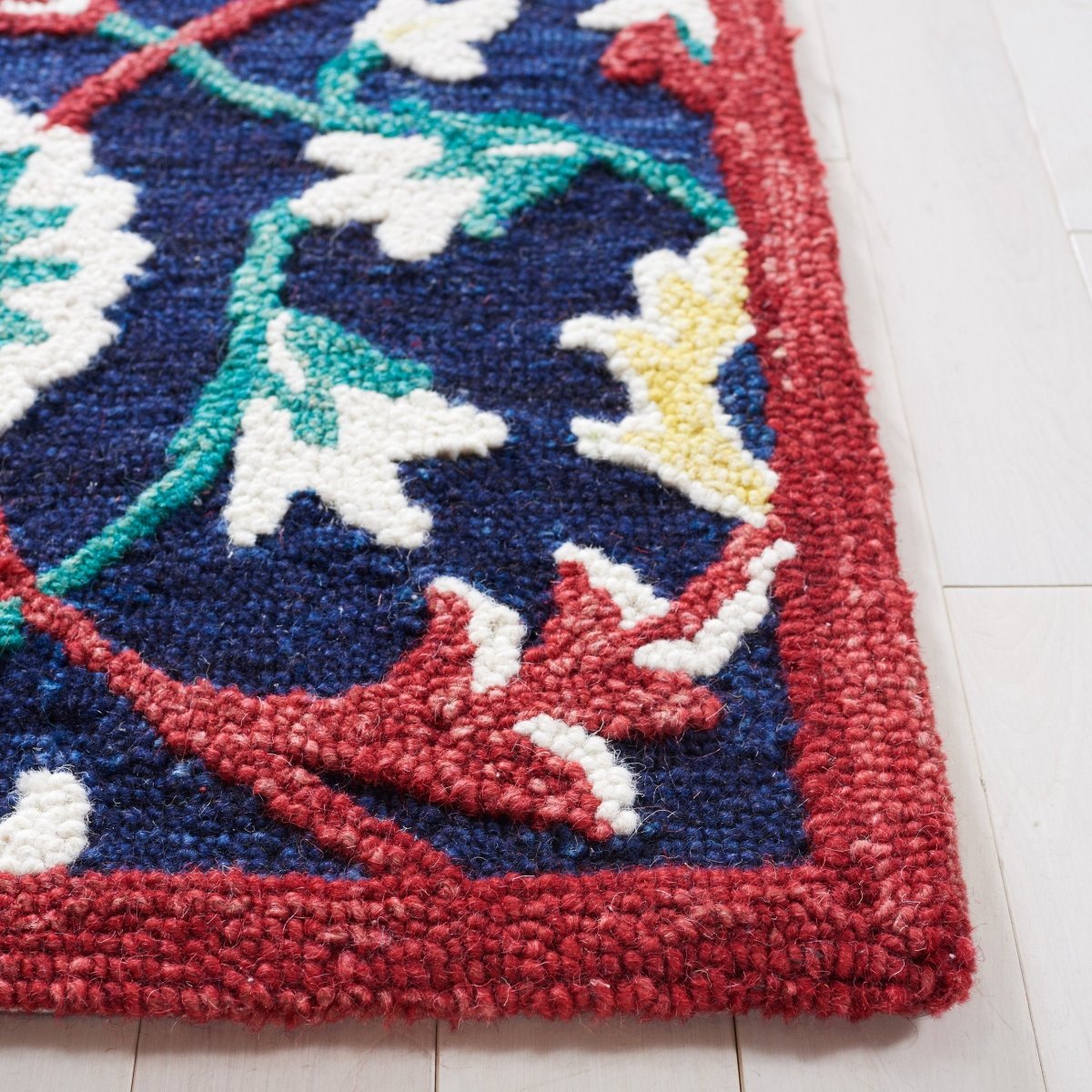 Safavieh Blossom Blm564N Navy/Red Rug.
