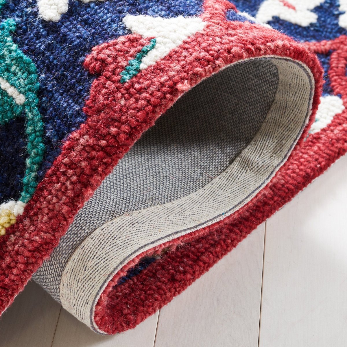 Safavieh Blossom Blm564N Navy/Red Rug.