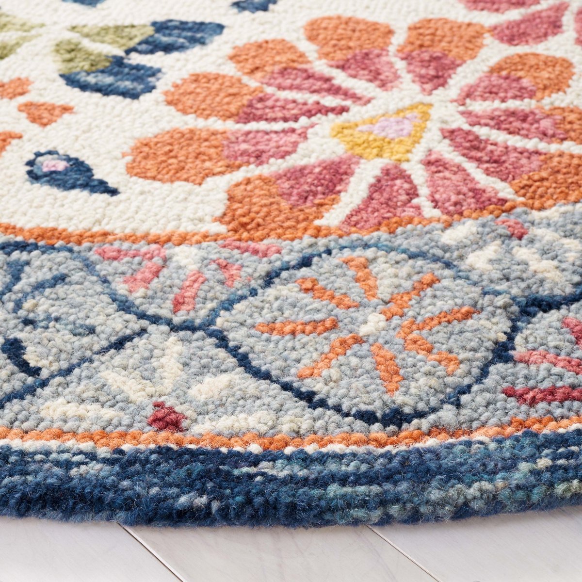 Safavieh Blossom Blm687A Ivory/Red Rug.