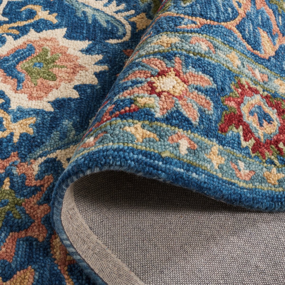 Safavieh Blossom Blm691M Blue/Green Rug.