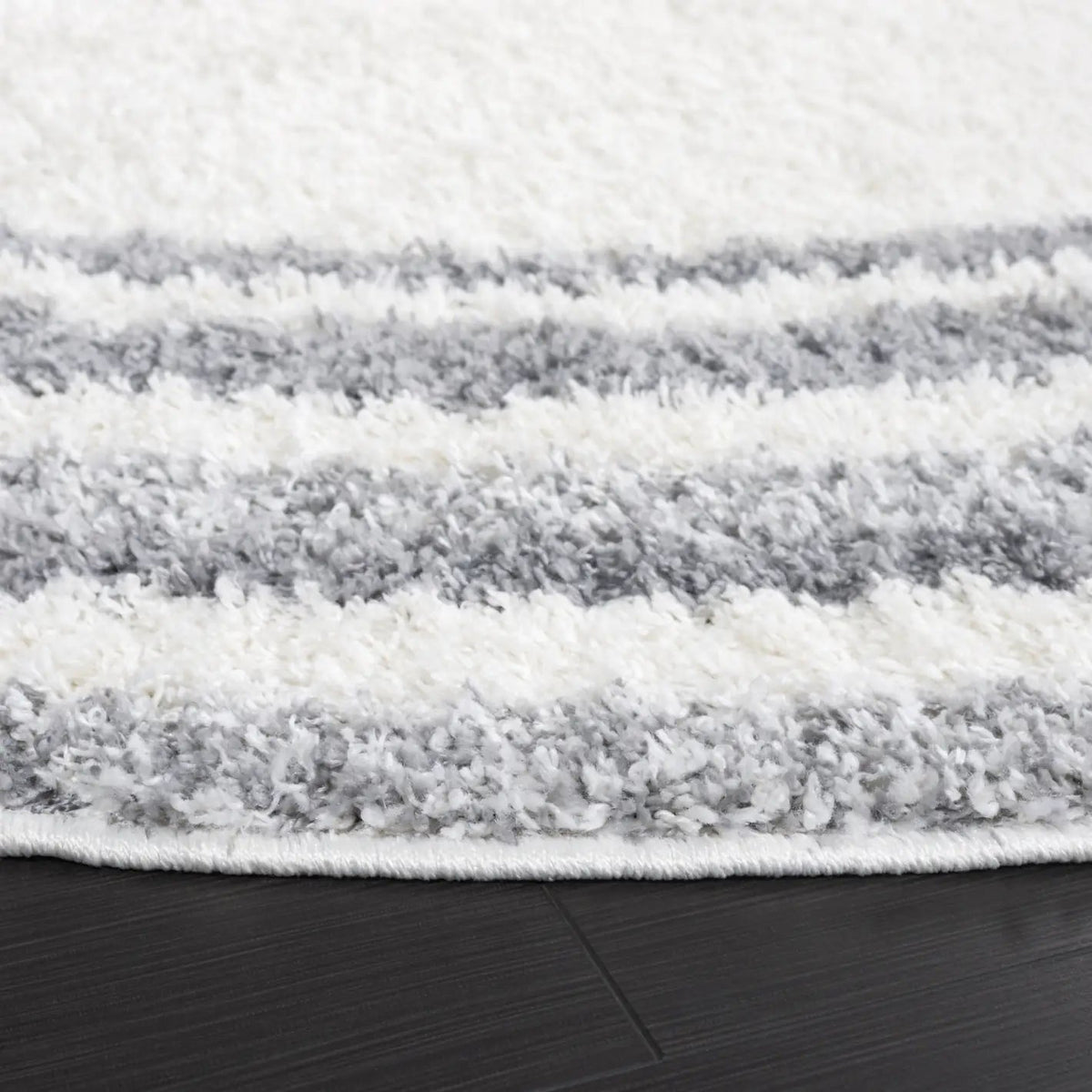Safavieh Border & Stripe Shag 200 6'-7" x 6'-7" Rug in Ivory / Grey
