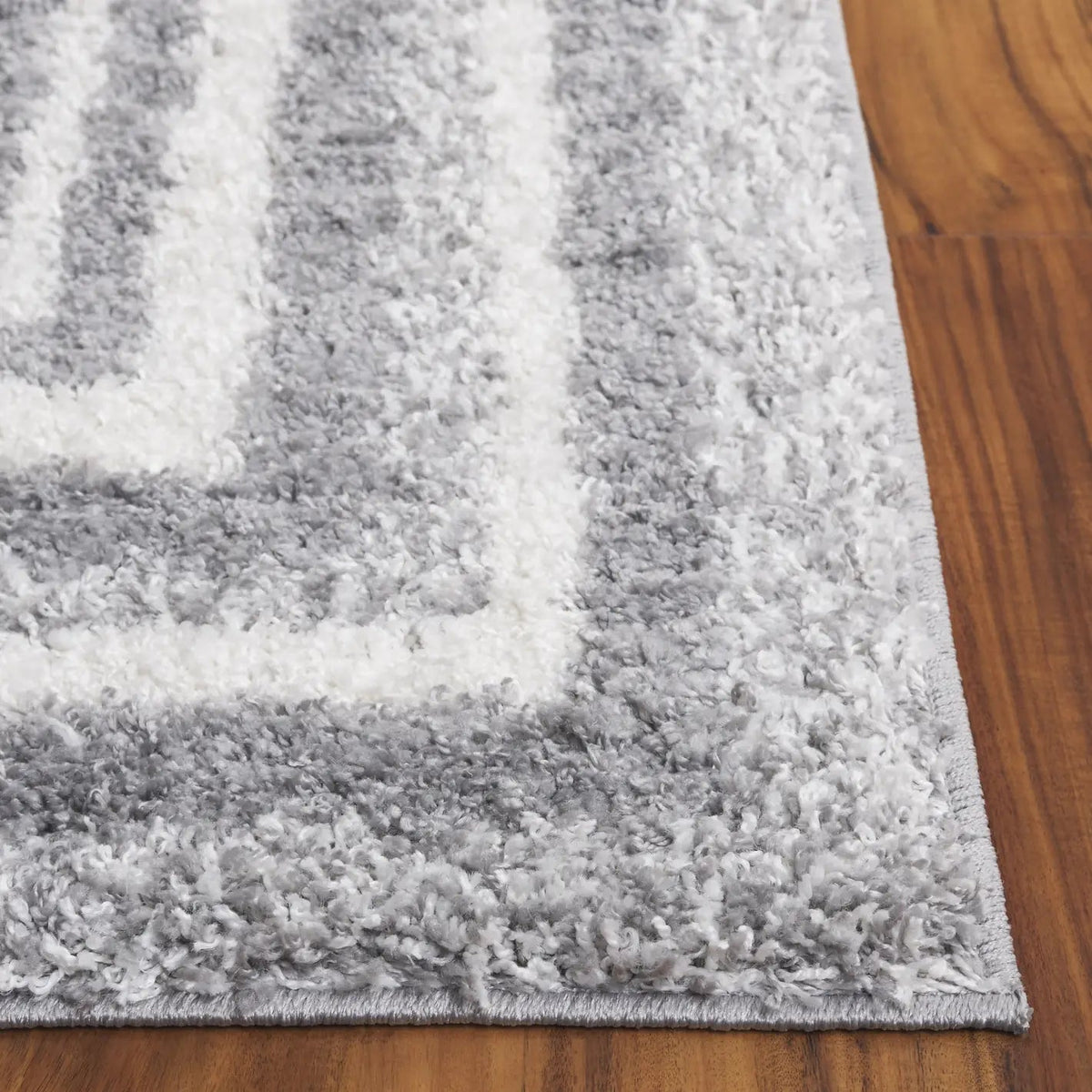 Safavieh Border & Stripe Shag 200 4'-5" x 6'-5" Rug in Grey / Ivory