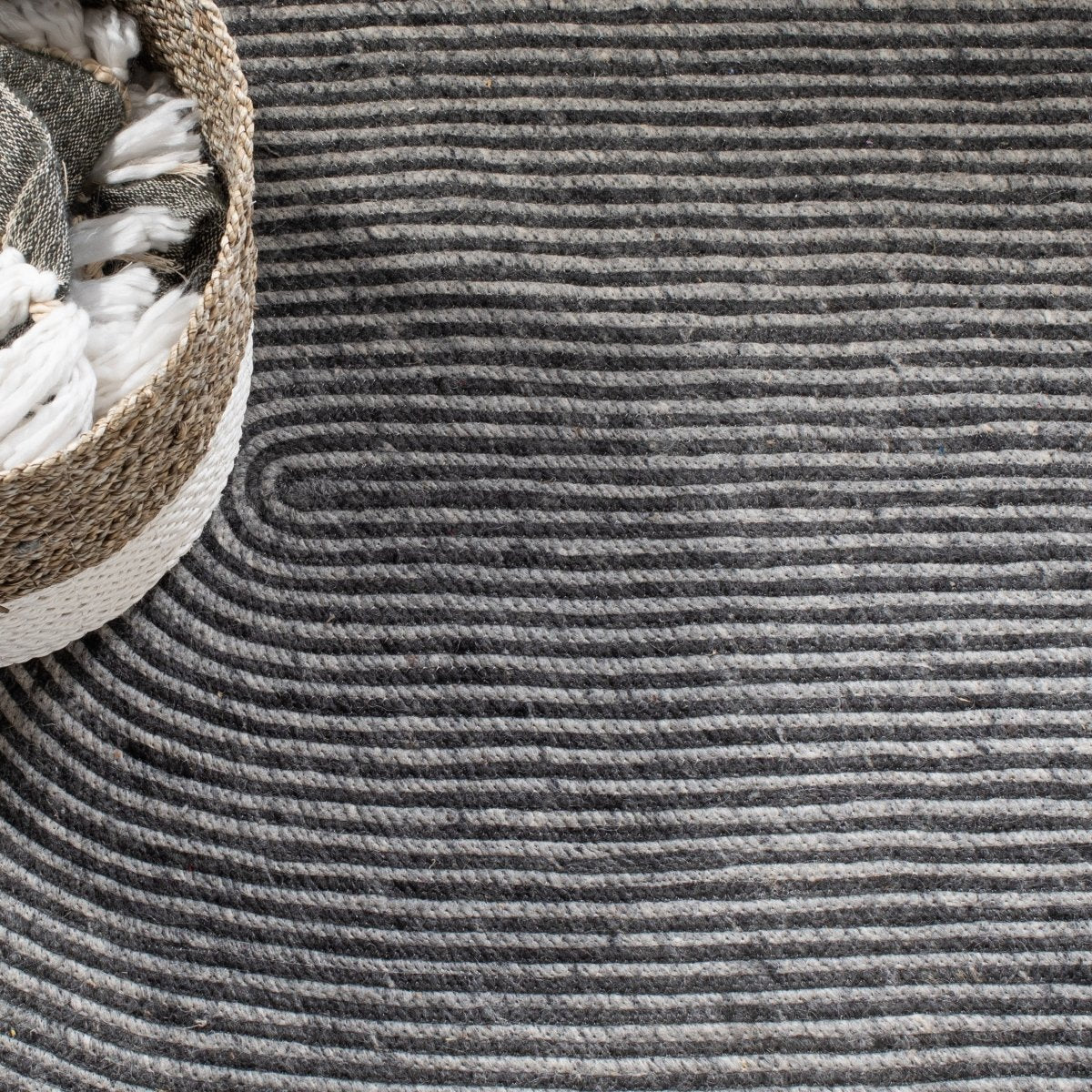 Safavieh Braided Brd904F Grey/Black Rugs.