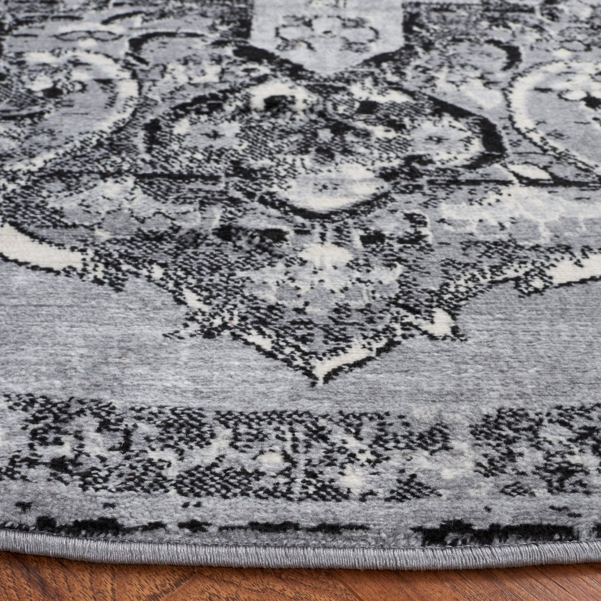 Safavieh Brentwood Bnt802G Silver/Black Rug.