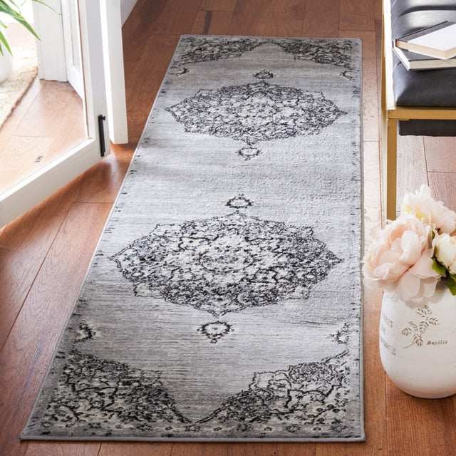 Safavieh Brentwood Bnt802G Silver/Black Rug.