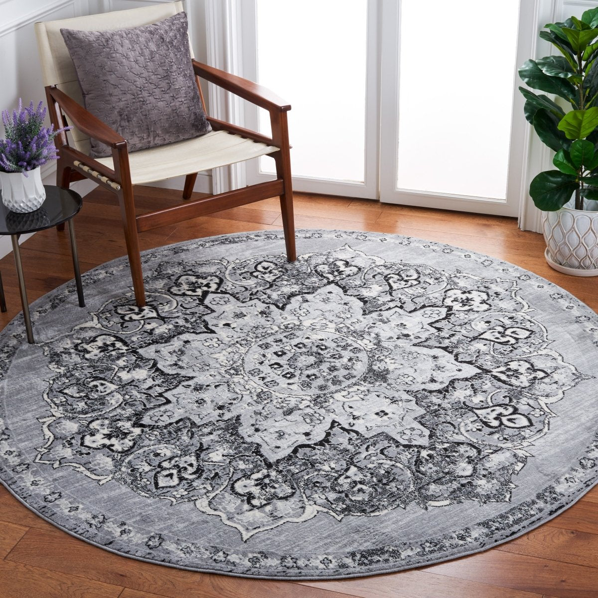 Safavieh Brentwood Bnt802G Silver/Black Rug.