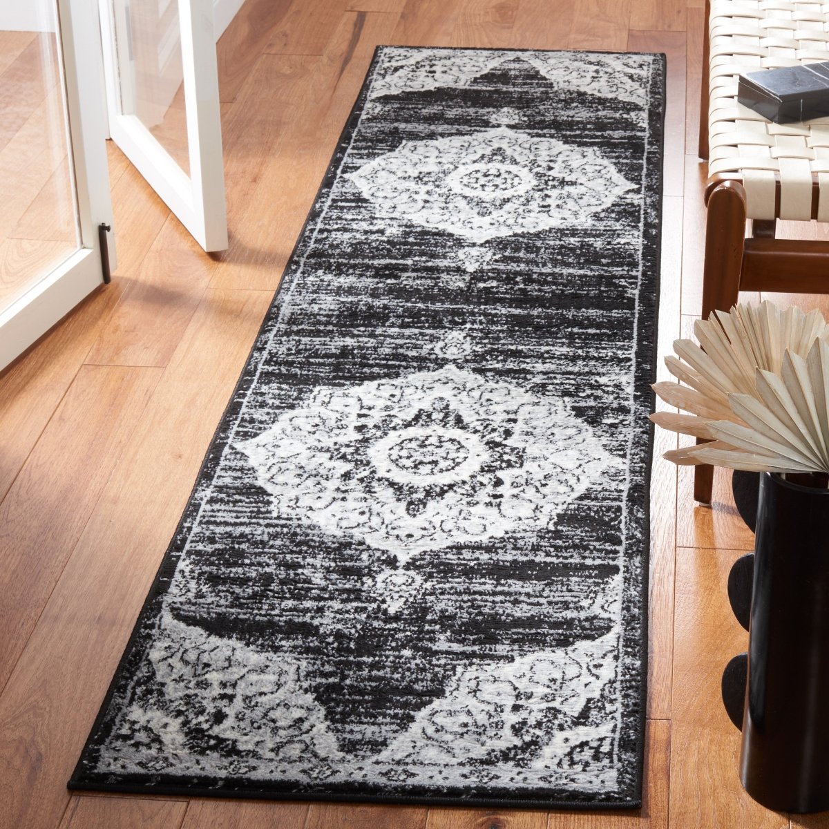 Safavieh Brentwood Bnt802Z Black/Grey Rug.