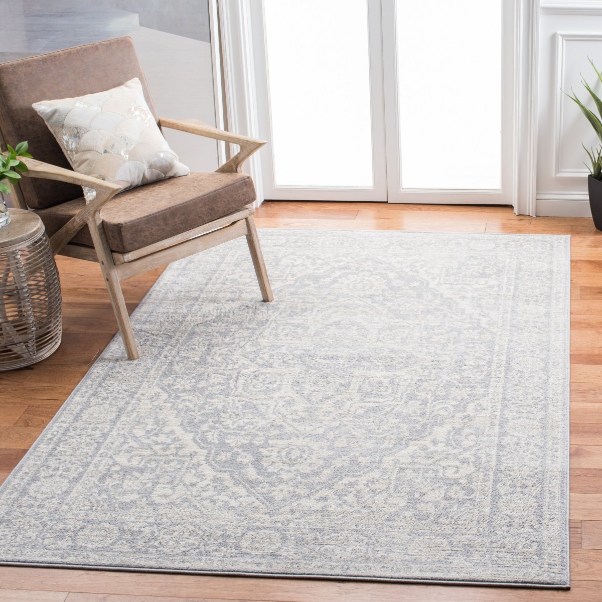 Safavieh Brentwood Bnt832F Light Grey/Ivory Rug.