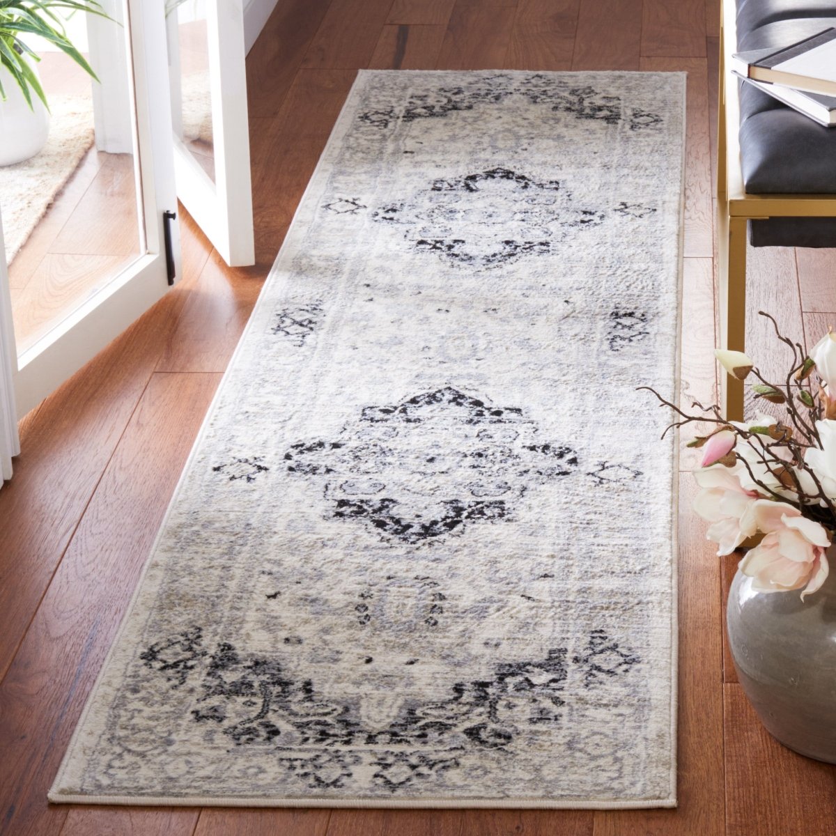 Safavieh Brentwood Bnt851C Ivory/Black Rug.