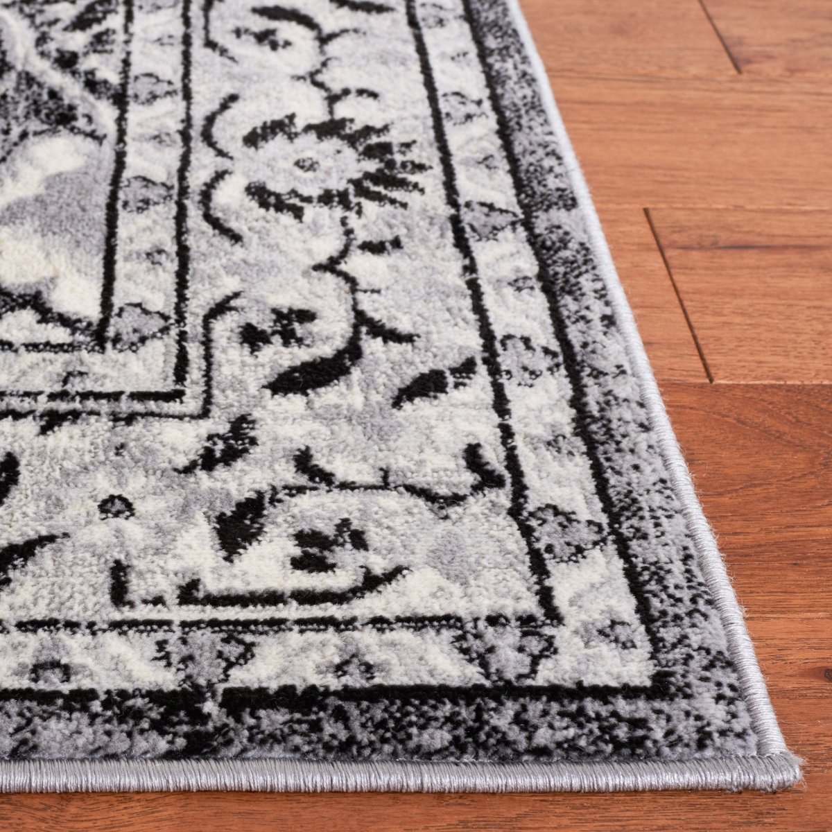 Safavieh Brentwood Bnt853Z Black/Ivory Rug.