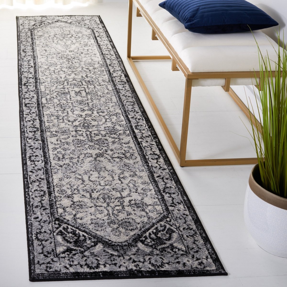 Safavieh Brentwood Bnt853Z Black/Ivory Rug.