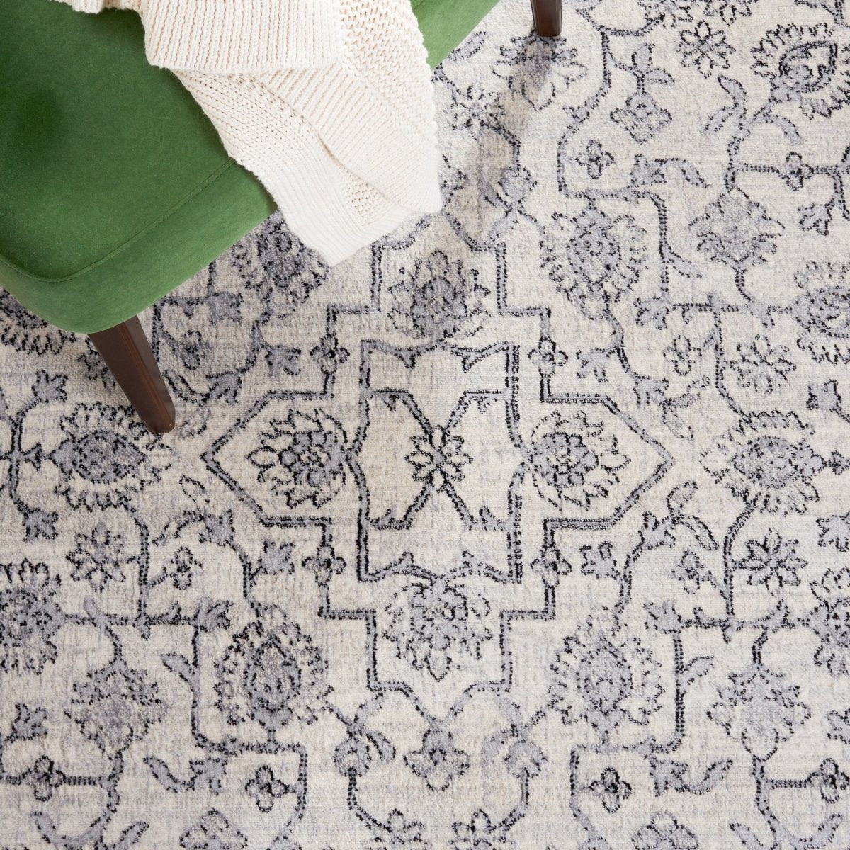 Safavieh Brentwood Bnt853Z Black/Ivory Rug.