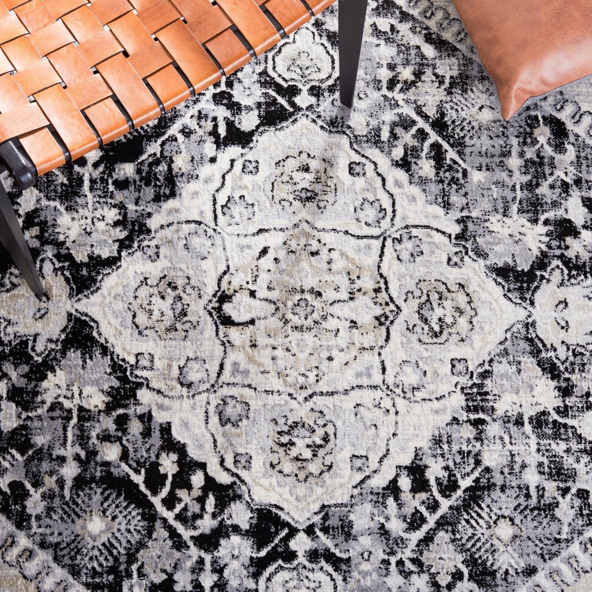 Safavieh Brentwood Bnt871Z Black/Ivory Rug.