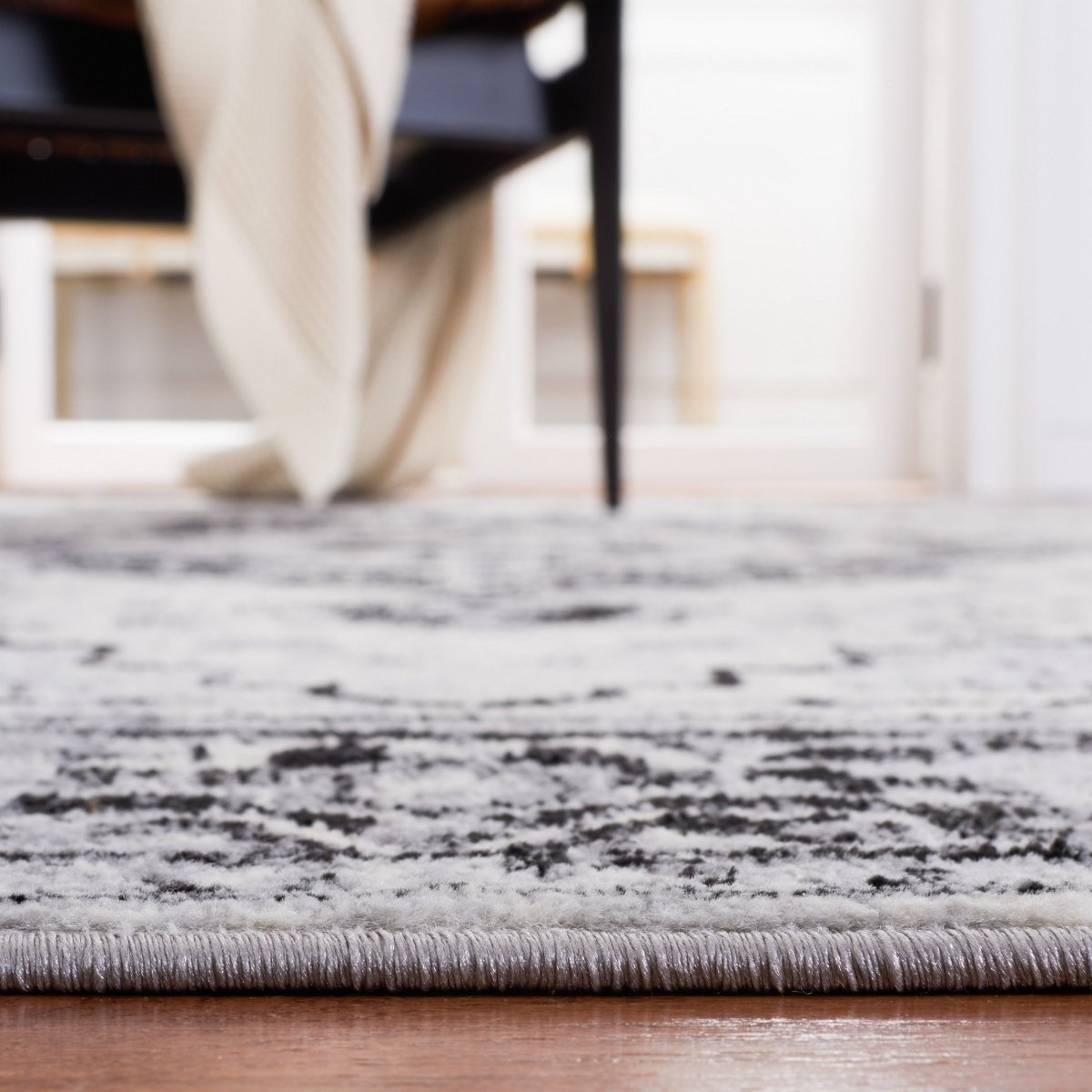 Safavieh Brentwood Bnt888Z Black/Ivory Rug.