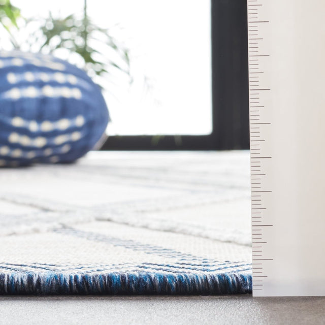 Safavieh Cabana Cbn416N Ivory/Navy Rug.