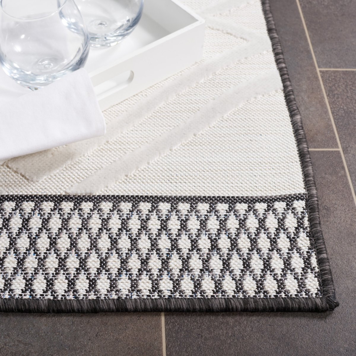 Safavieh Cabana Cbn420Z Ivory/Black Rug.