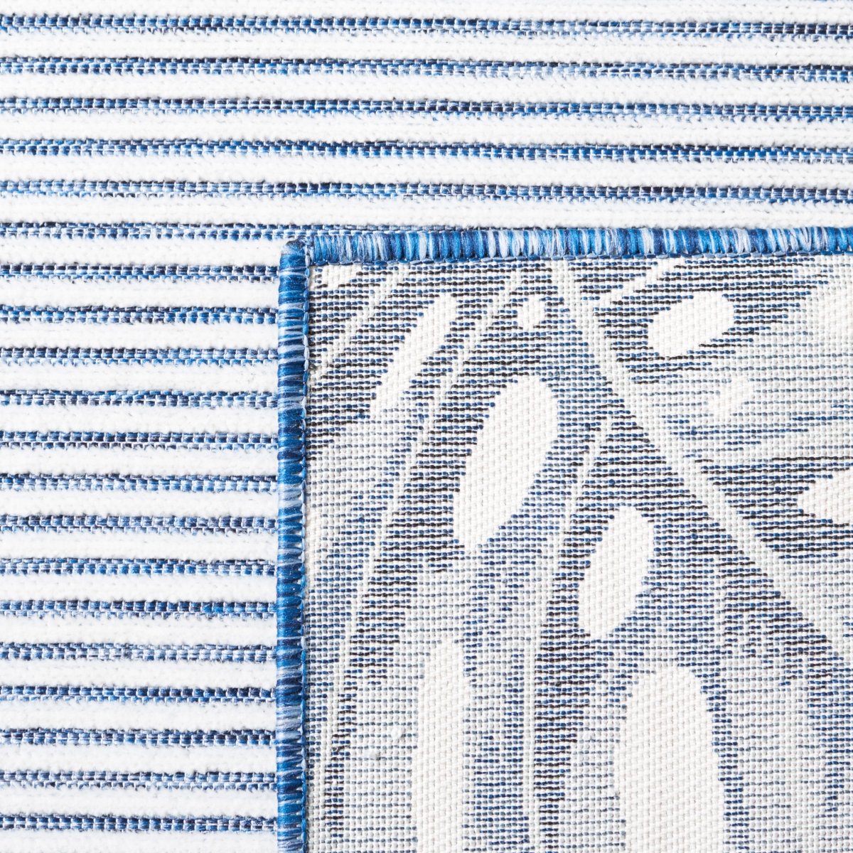 Safavieh Cabana Cbn453N Ivory/Navy Rug.