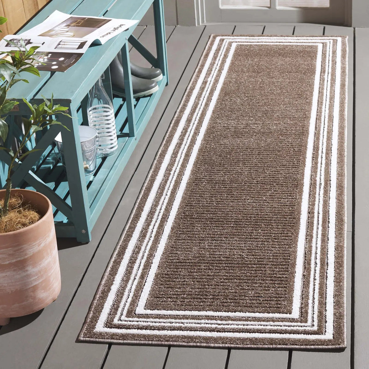 Safavieh Cabana 2'-2" x 8'-0" Rug in Brown / Ivory