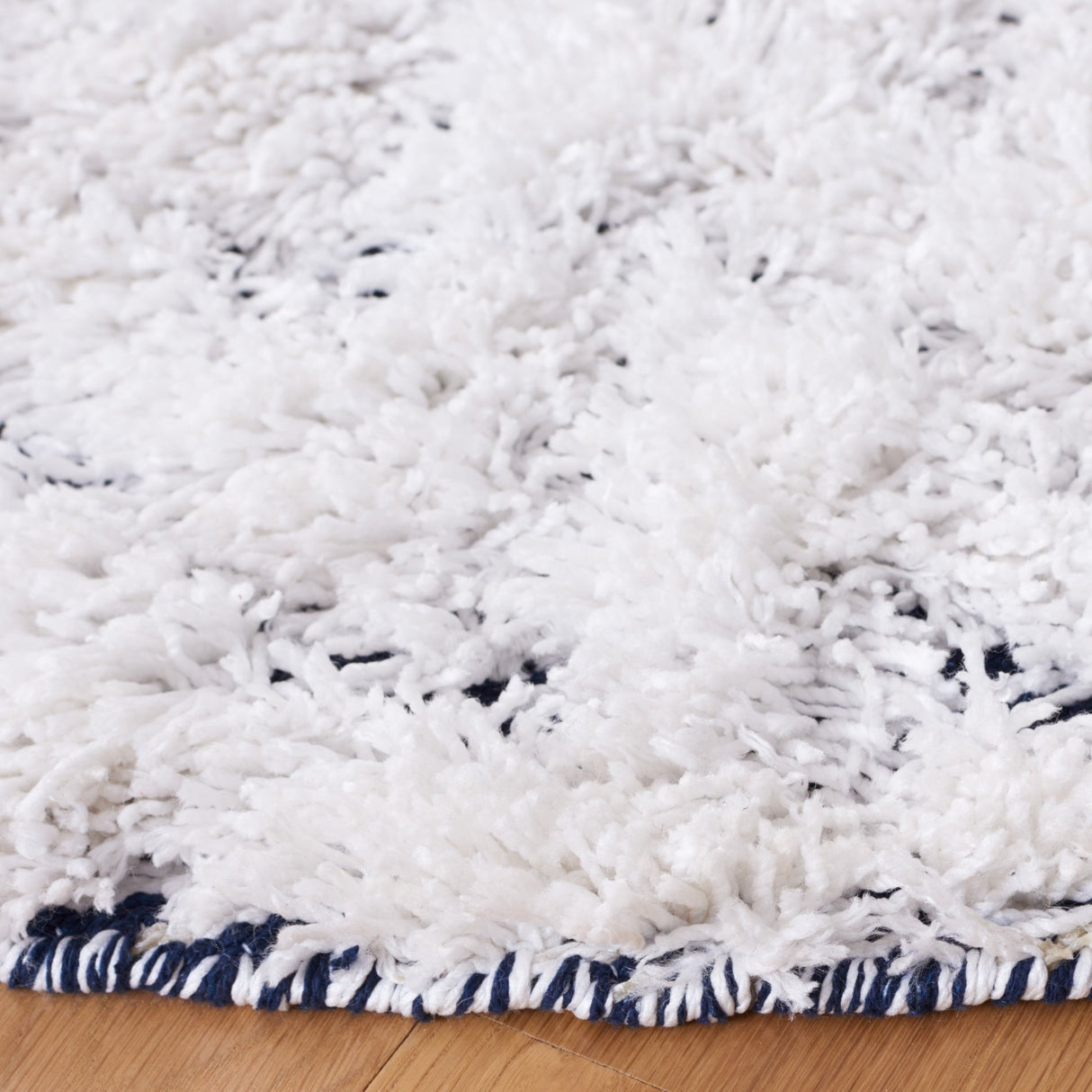 Safavieh Casablanca Csb326A Ivory/Navy Rug - Safavieh - csb326a - 6r