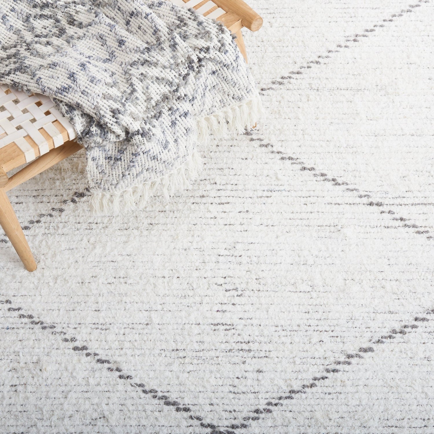 Safavieh Casablanca Csb465A Ivory/Grey Rug - Safavieh - csb465a - 28