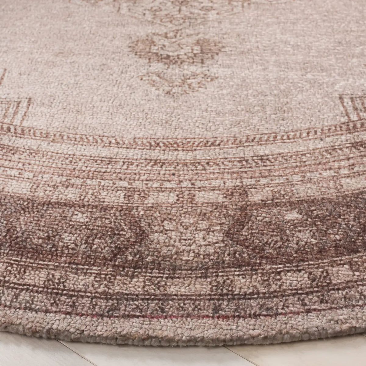 Safavieh Classic Vintage 6'-0" x 6'-0" Rug in Grey / Beige