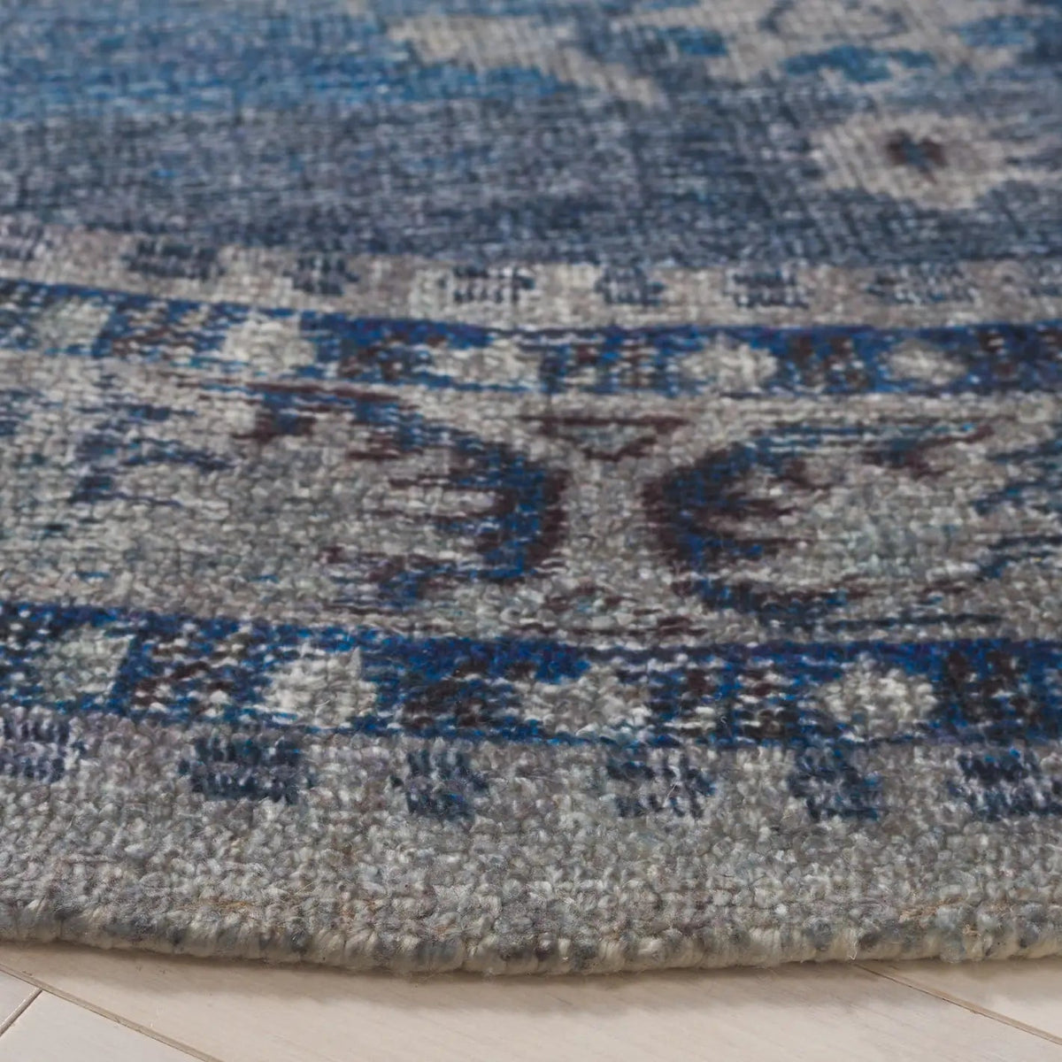 Safavieh Classic Vintage 6'-0" x 6'-0" Rug in Blue / Grey