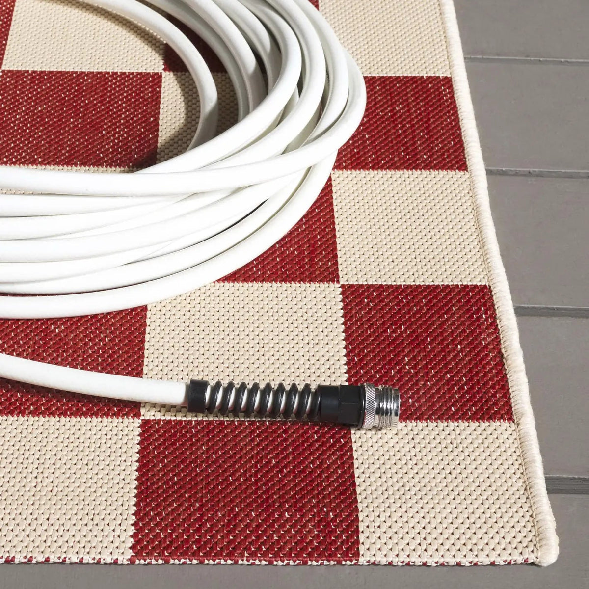 Safavieh Courtyard 4'-0" x 5'-7" Rug in Red / Beige