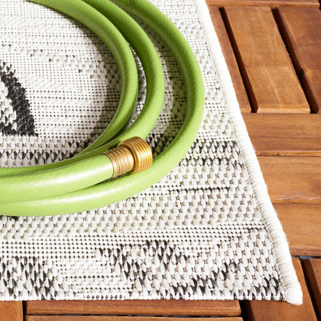 Safavieh Courtyard Cy8127 - 537 Ivory/Black Rug - Safavieh - cy8127 - 537 - 7r