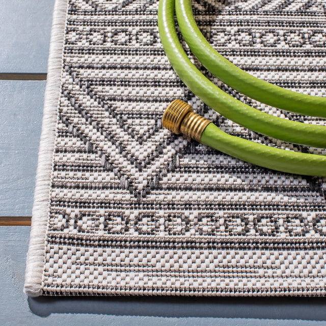 Safavieh Courtyard Cy8196 - 53712 Ivory/Black Rugs - Safavieh - cy8196 - 53712 - 7r