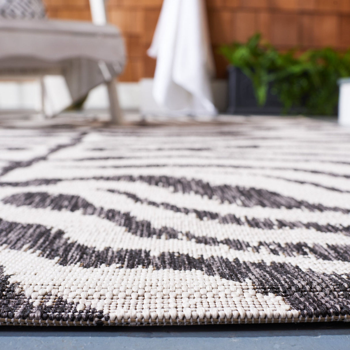 Safavieh Courtyard Cy8444 Ivory/Black Rug - Safavieh - cy8444 - 53712 - 7r
