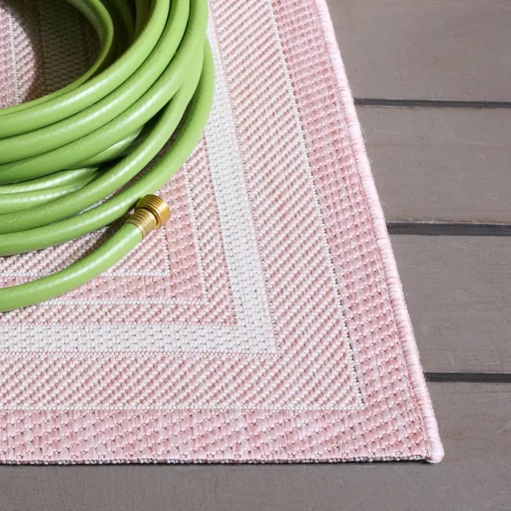 Safavieh Courtyard 5'-3" x 7'-7" Rug in Ivory / Pink