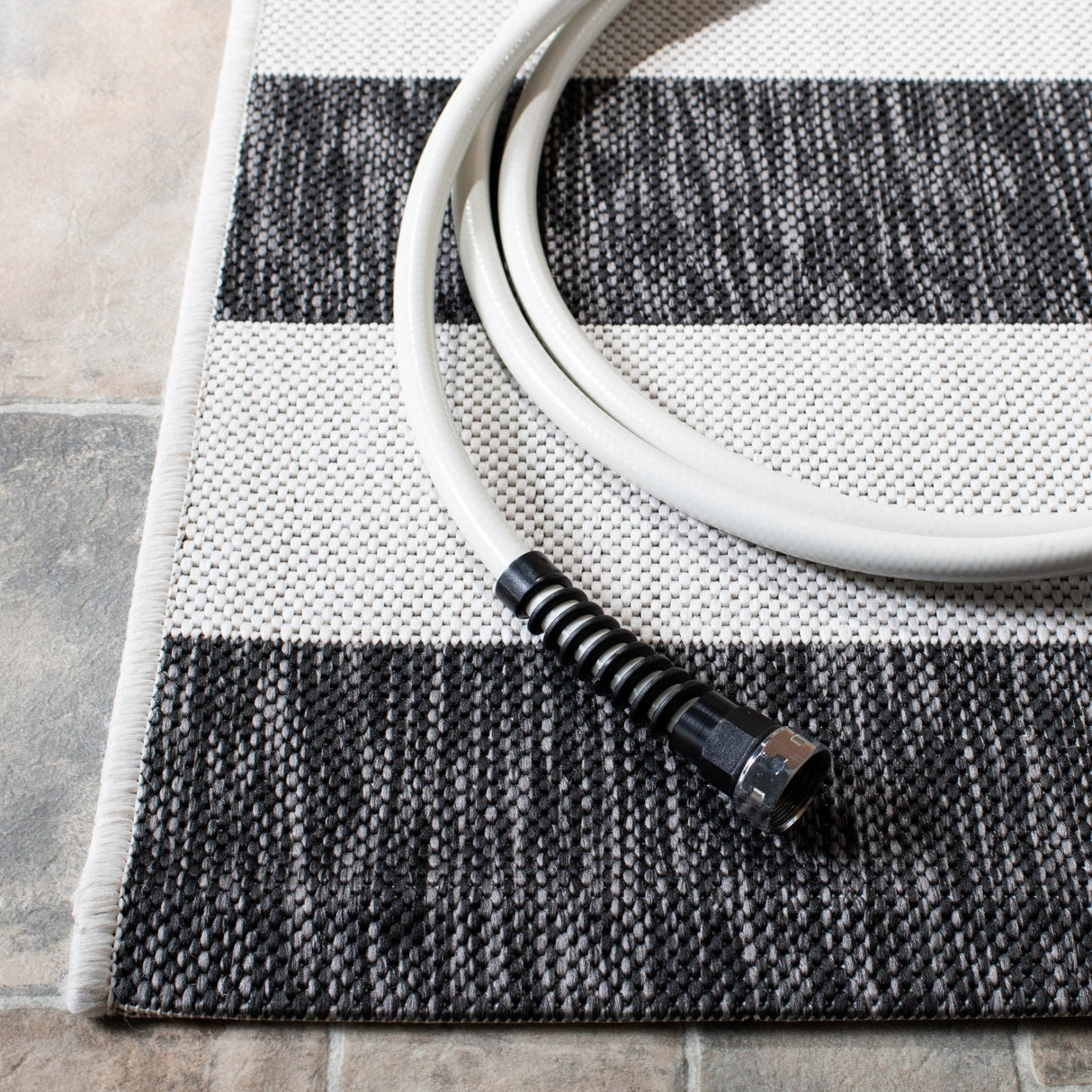 Safavieh Courtyard Cy8812 Ivory/Black Rug - Safavieh - cy8812 - 53712 - 7r