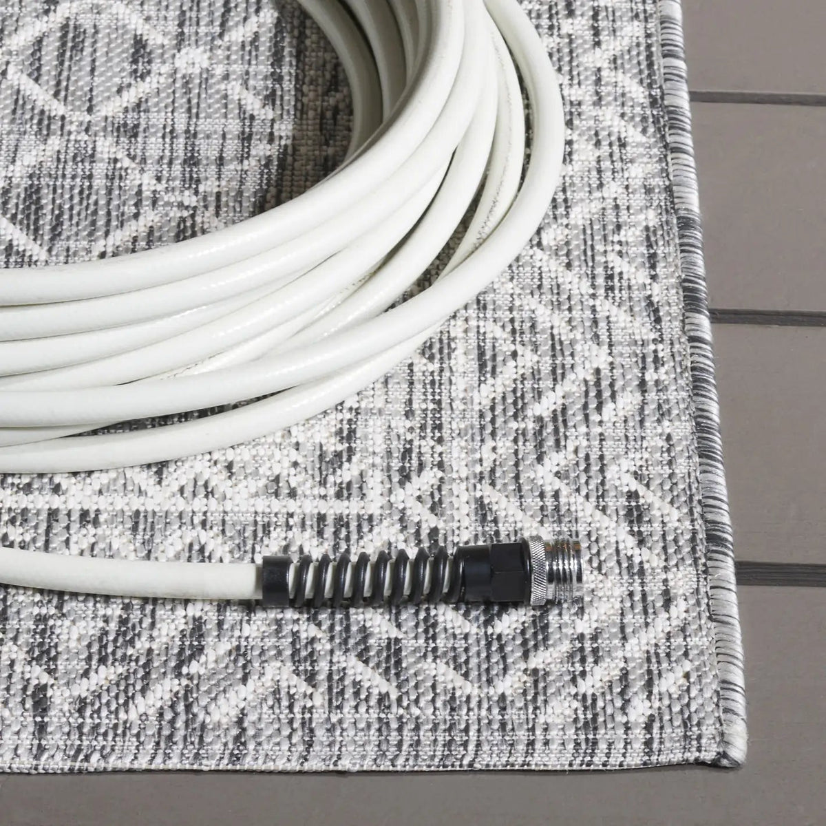 Safavieh Courtyard 4'-0" x 5'-7" Rug in Light Grey / Dark Grey