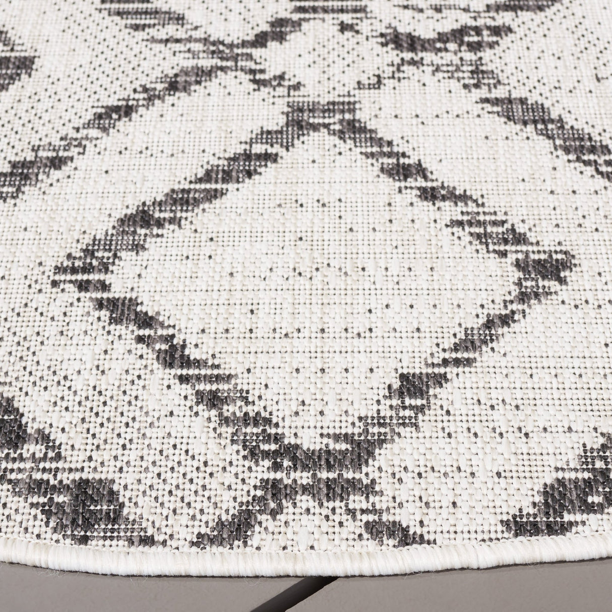 Safavieh Courtyard Cy8951 - 53712 Ivory/Black Rug - Safavieh - cy8951 - 53712 - 7r