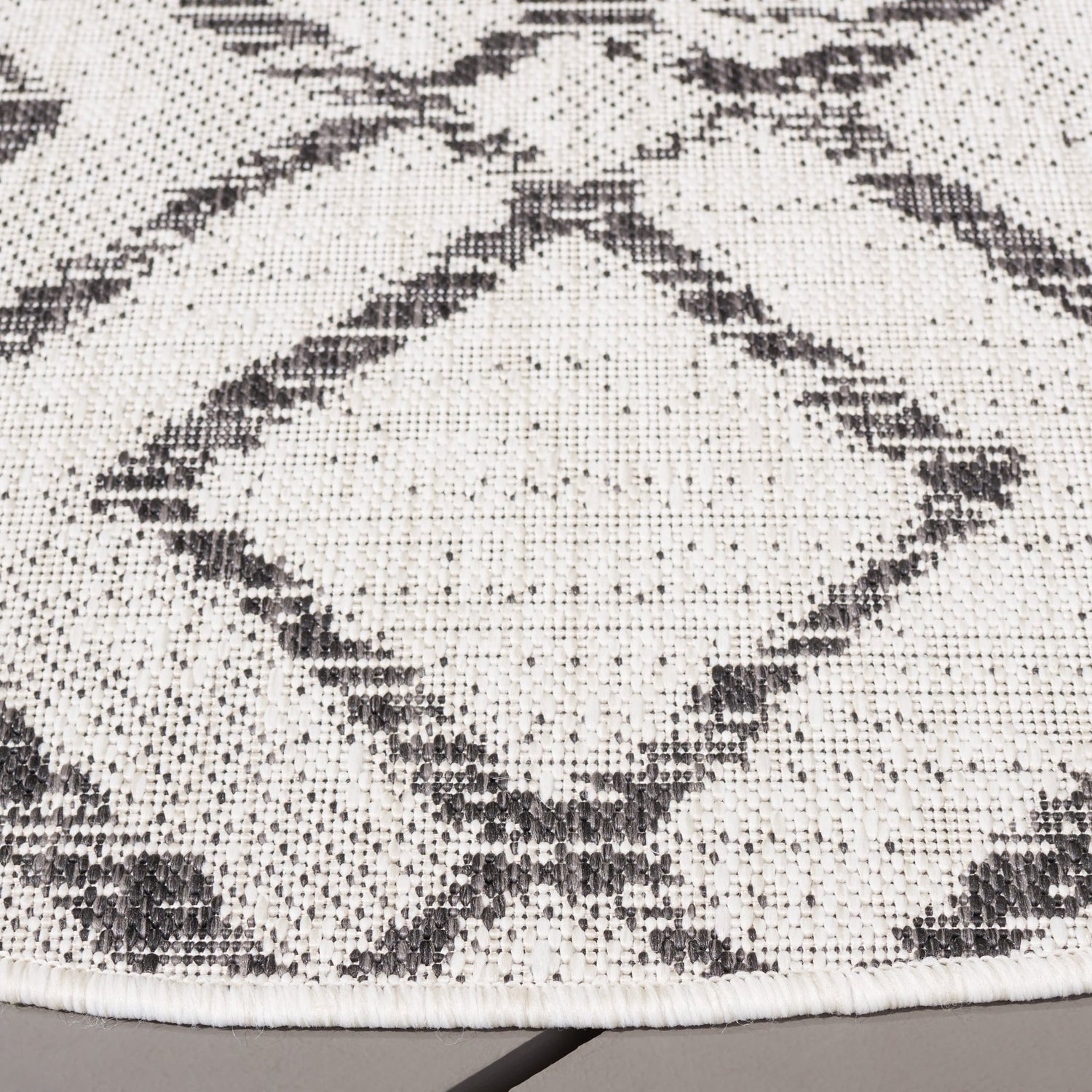 Safavieh Courtyard Cy8951 - 53712 Ivory/Black Rug - Safavieh - cy8951 - 53712 - 7r