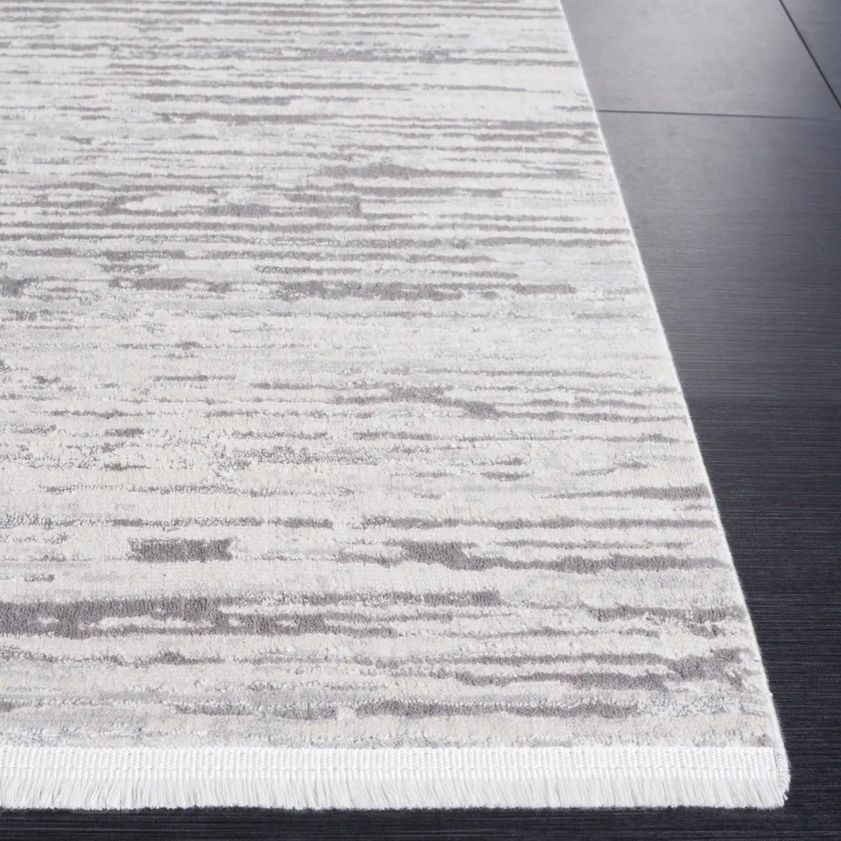 Safavieh Diamond 4'-0" x 6'-0" Rug in Grey / Beige