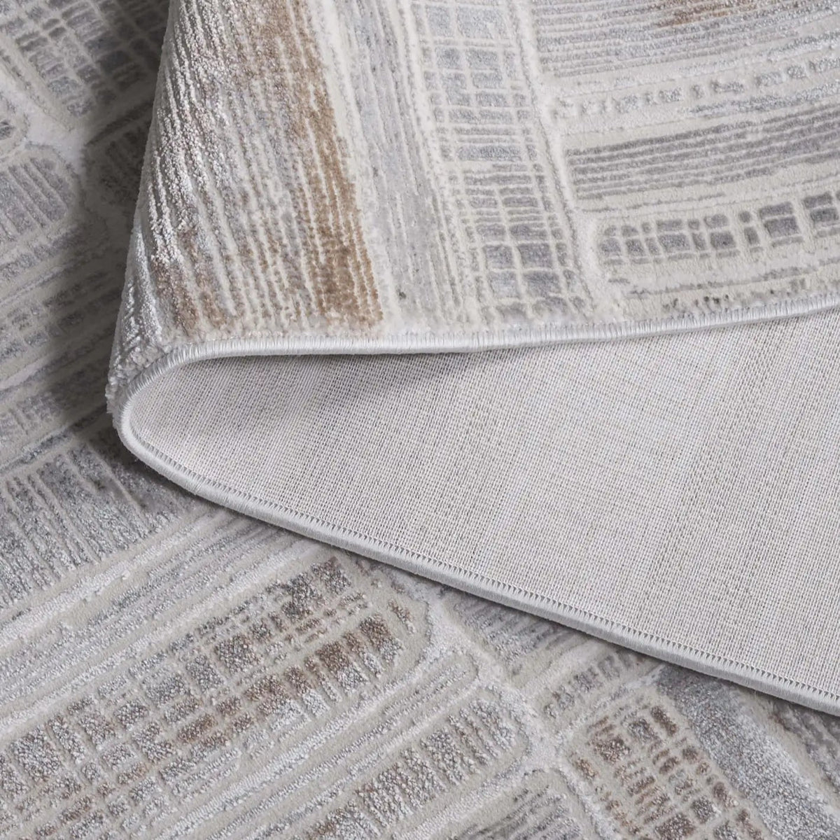 Safavieh Diamond 5'-3" x 7'-6" Rug in Grey / Light Grey