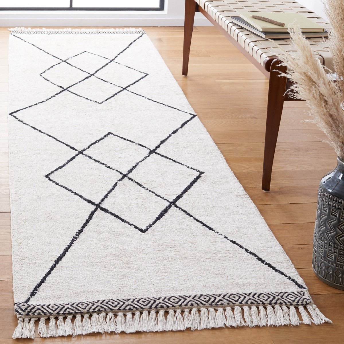 Safavieh Easy Care Ecr210A Ivory/Black Rug - Safavieh - ecr210a - 6r