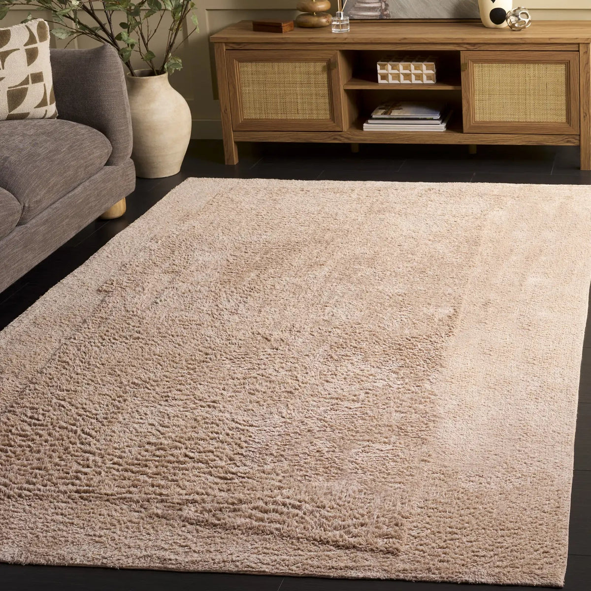 Safavieh Easy Care 4'-0" x 6'-0" Rug in Pink